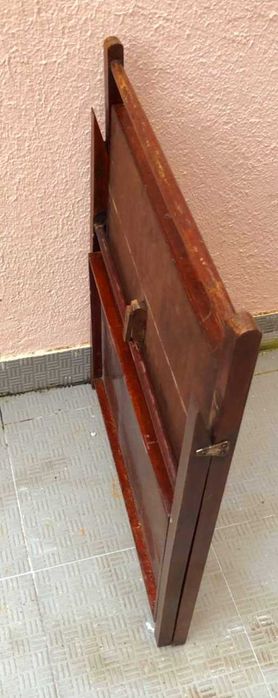 6 Cadeiras de Jardim e 4 mesas de apoio