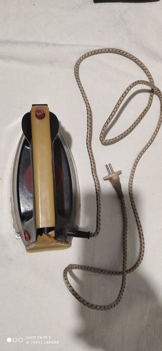 Праска радянська (утюг) з функцією пари.