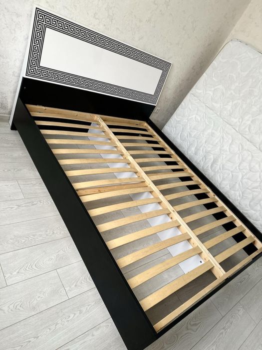 Продам ліжко без матрасу в гарному стані