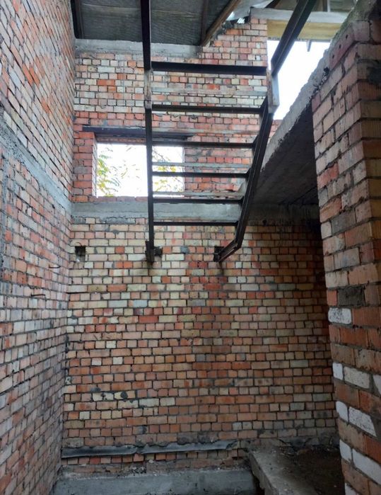 Продам недостроенный дом в Подгородном!!!