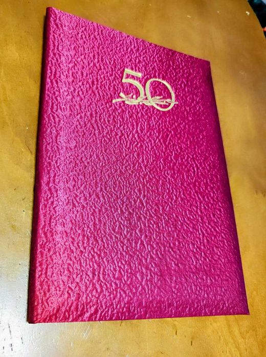 Шикарная алая сувенирная А4 поздравительная папка 50.