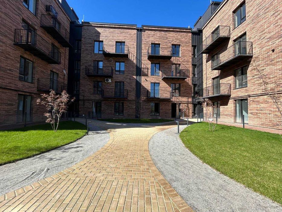 Продам здану 2-кімнатну квартиру . ЖК Долішній. БАМ