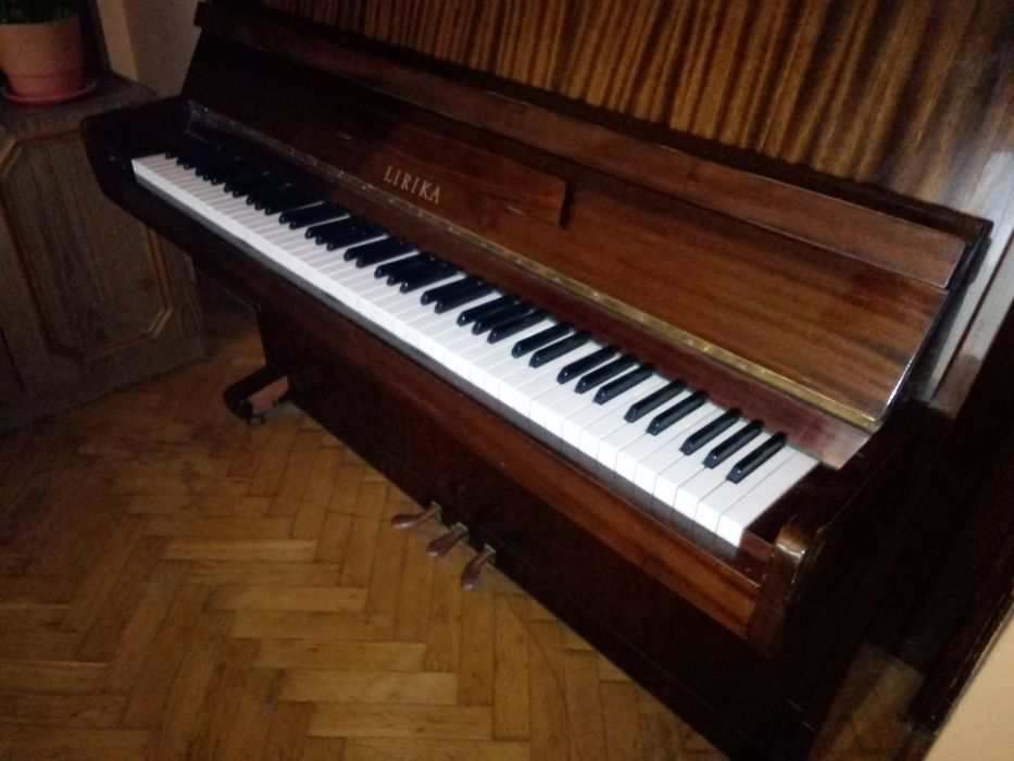 Używane pianino LIRYKA