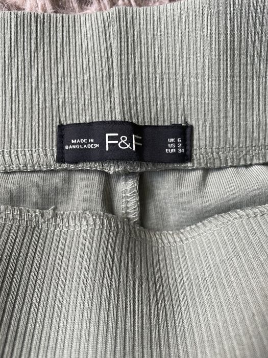 Довгі шорти кюлоти оливкого кольору в рубчик s m