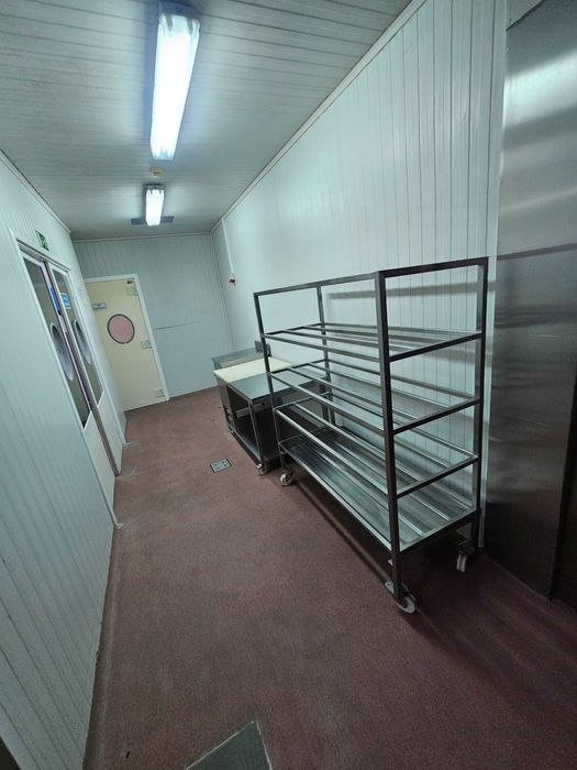 Trespasse fábrica assar leitões