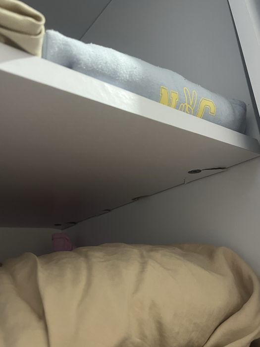 Roupeiro Pax com portas de correr e espelho