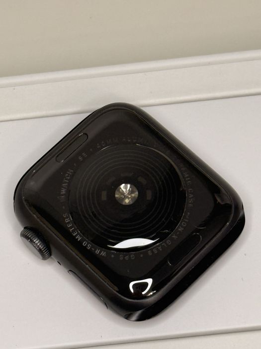 Apple Watch SE 40 мм (2022) — повний комплект