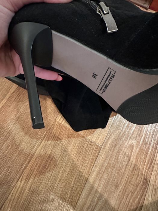 Жіночі чорні замшеві ботфорти