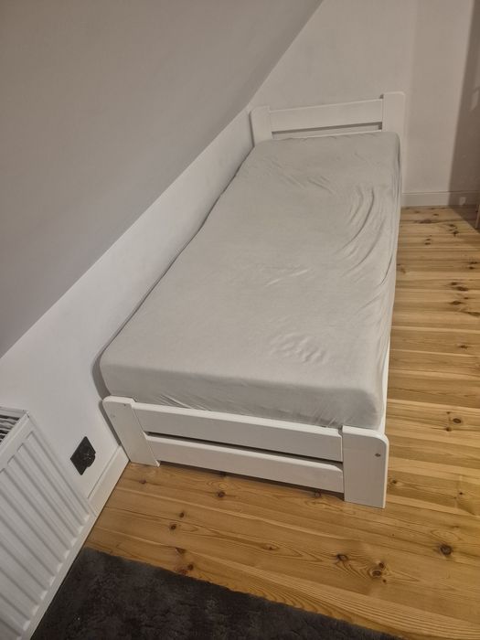 Łóżko białe z materacem 200×80 (stelaż)