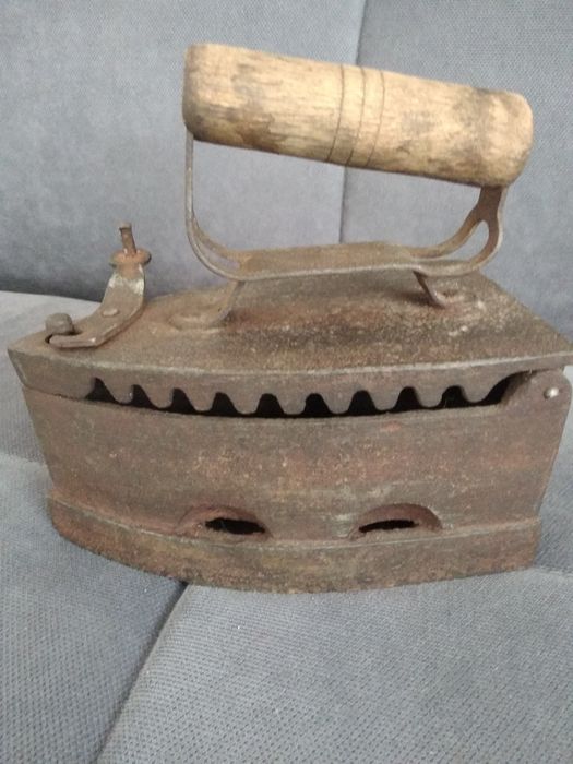 Утюг старинный чугунный