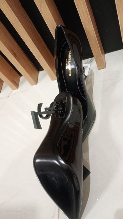 Elegancki szpilki Saint Laurent oryginalne rozmiar 38½ Nowy bez metki