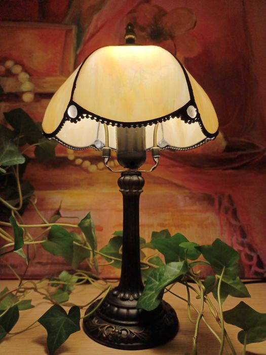 Śliczna Lampa Witrażowa w Stylu Tiffany