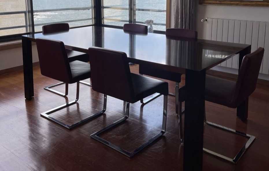 Mesa de jantar com 6 cadeiras