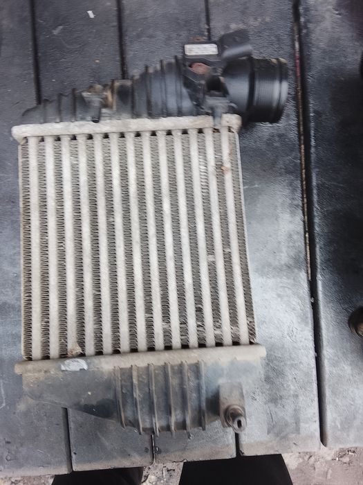 Радіатор інтеркуллєра Audi a6c6 2.0tdi