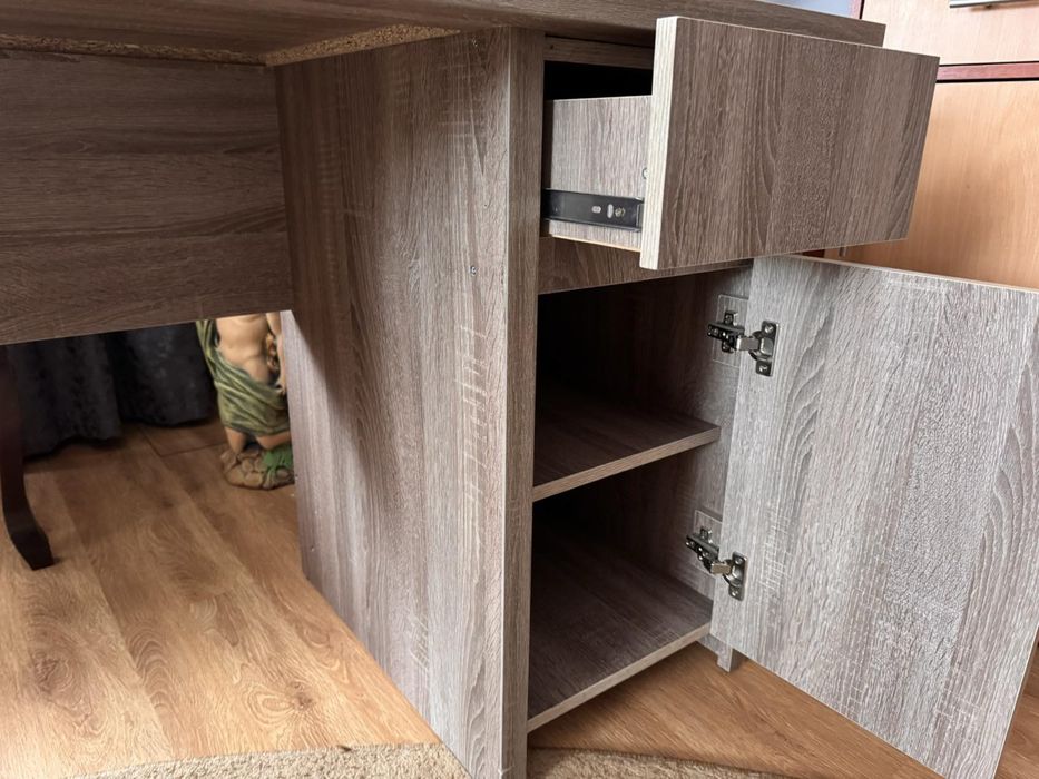 Продаю стіл письмовий