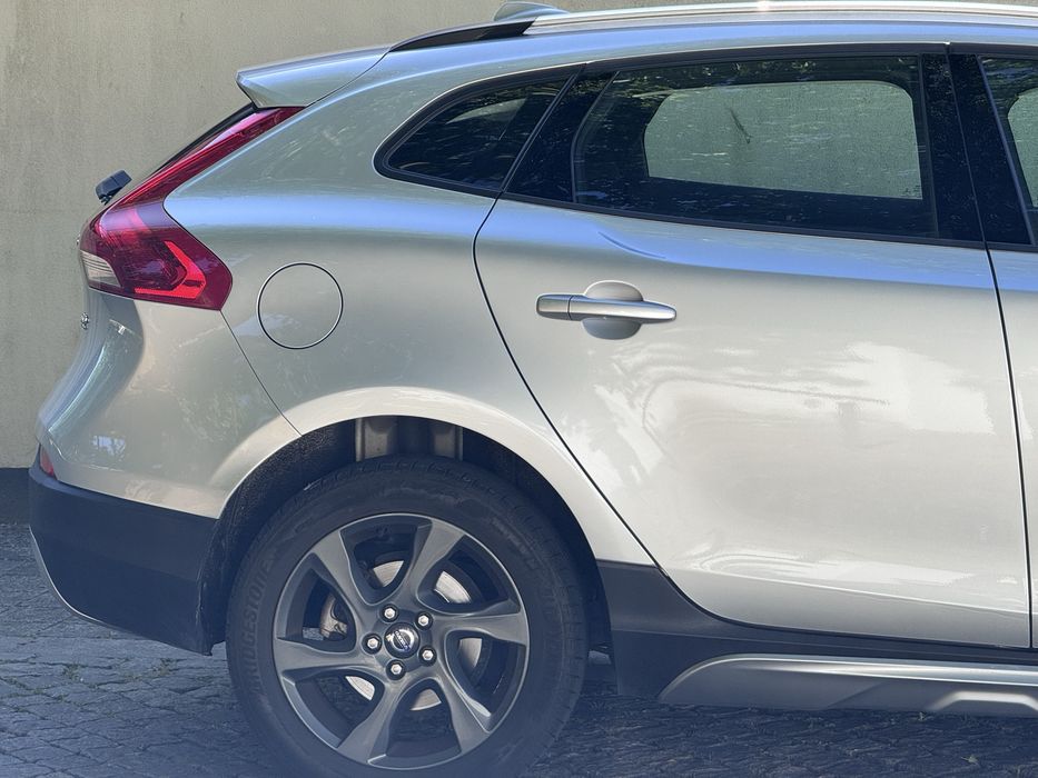 Volvo V40 Cross Country -  106 mil km