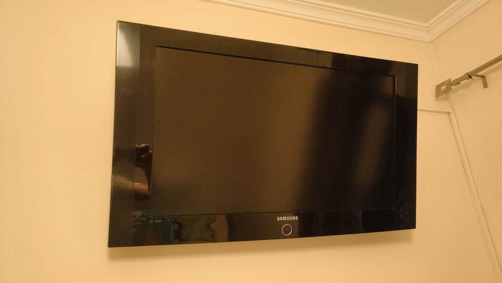 TV Samsung 32" com comando