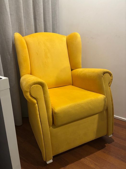 Cadeirão amarelo