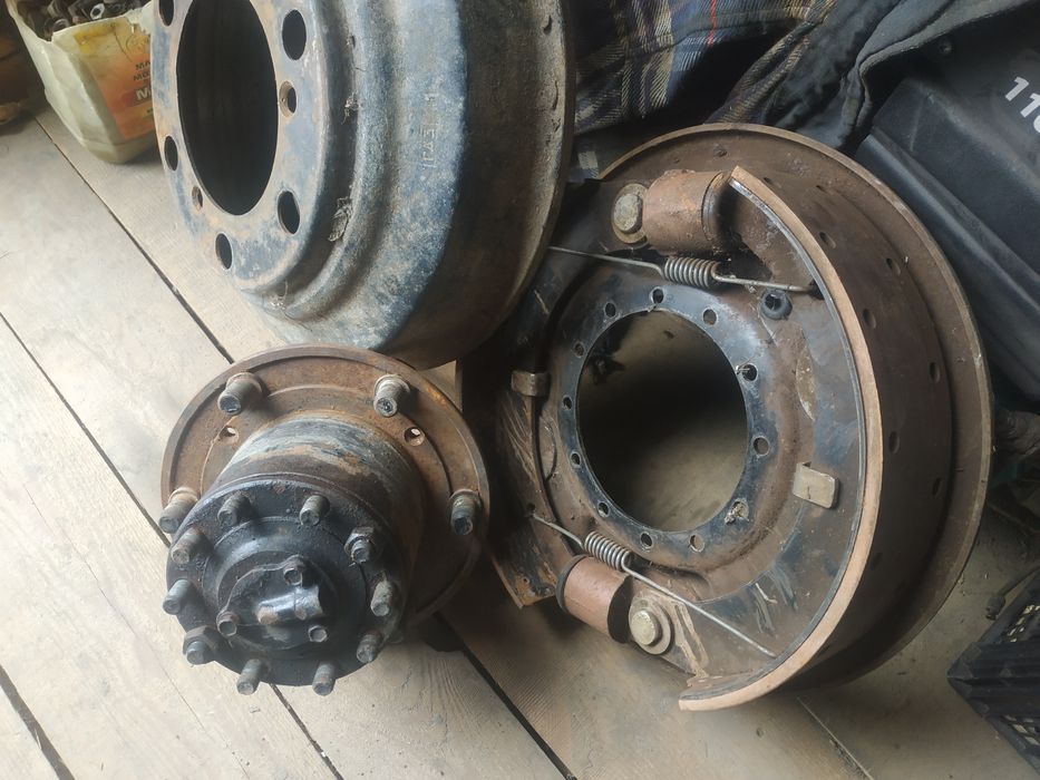 Частини переднього моста