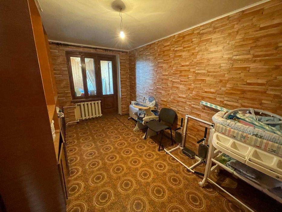 Продаж 3-х кімнатної квартири вул Квітнева