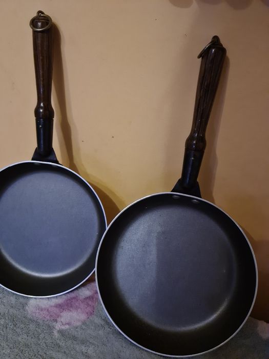 Dwie patelnie ozdobne