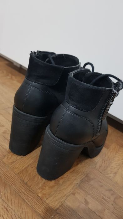 Botas pretas salto