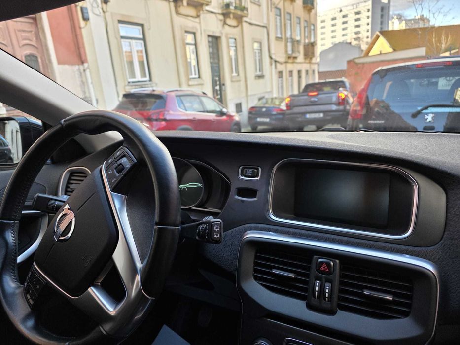 Volvo V40 D2 (2014) – Impecável | 125.000 km