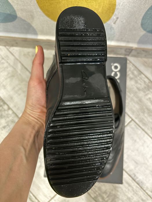 Продам чорні туфлі кларкс