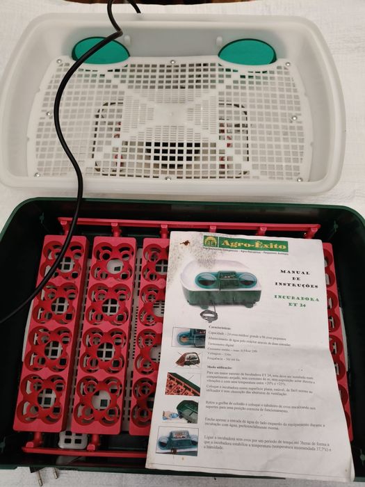 Incubadora de Ovos 24