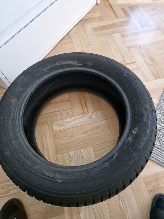 Opona zimowa 225/55R17