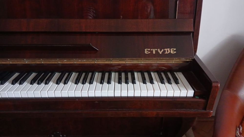 Sprzedam Pianino ETYDE