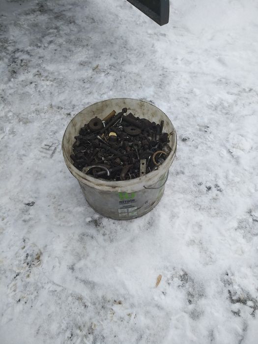 Болты гайки саморезы шайбы