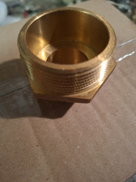 Nypel mosiężny redukcyjny 2''x1