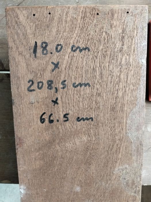 Aro de porta em mogno usado.