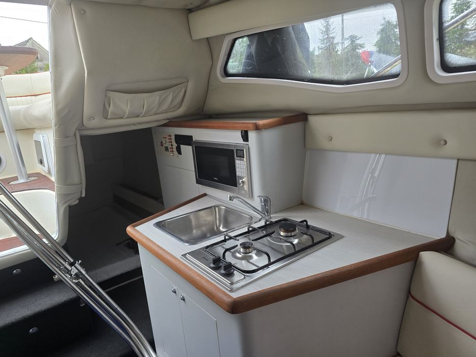 Jacht motorowy Bayliner kabinowy 8 osobowy