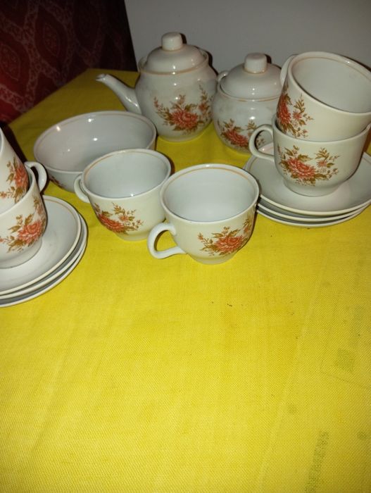 Чайний сервіз  на 6  персон .