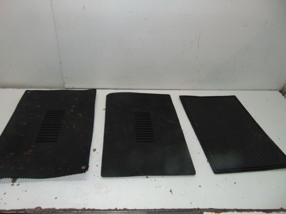 Datsun tapetes borracha 47x32 cm