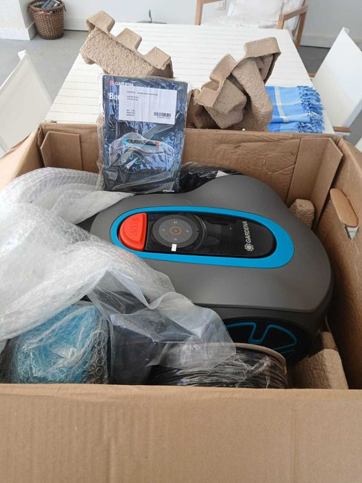 Robot Corta Relvas Gardena Sileno Mínimo 250m2 - NOVO