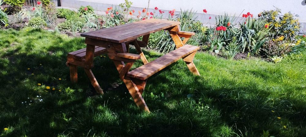 Лавочка зі столиком