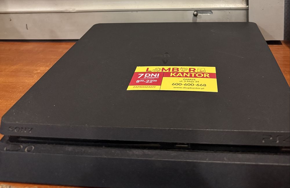 (3462/25) PlayStation 4 1TB + Pad 1szt| okablowanie