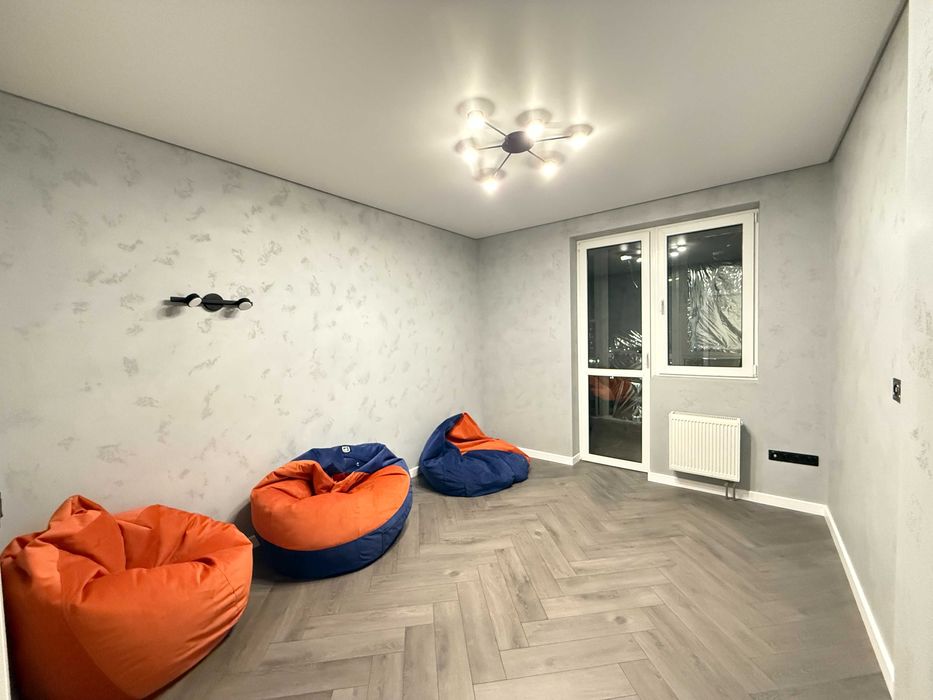 3 кімнатна квартира в ЖК "Лебединий" 1 хв від метро