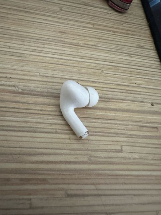 Apple AirPods Pro левый наушник