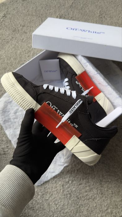 Off-White low vulcanized Black canvas tamanho 40