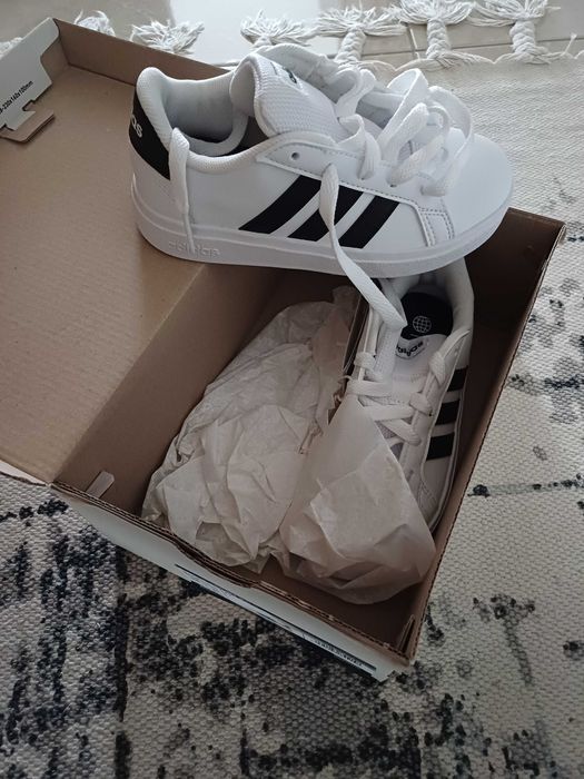 Ténis  novos Adidas