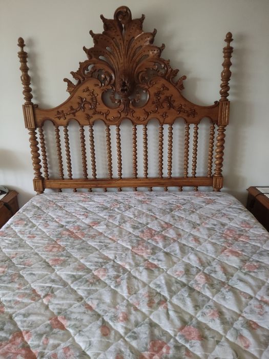 Móveis vintage em castanho