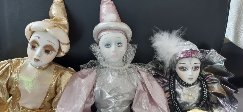 Coleção de bonecas de porcelana