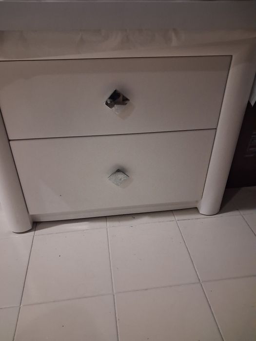 Quarto de casal Sigma, com 2 mesas de cabeceira e comoda