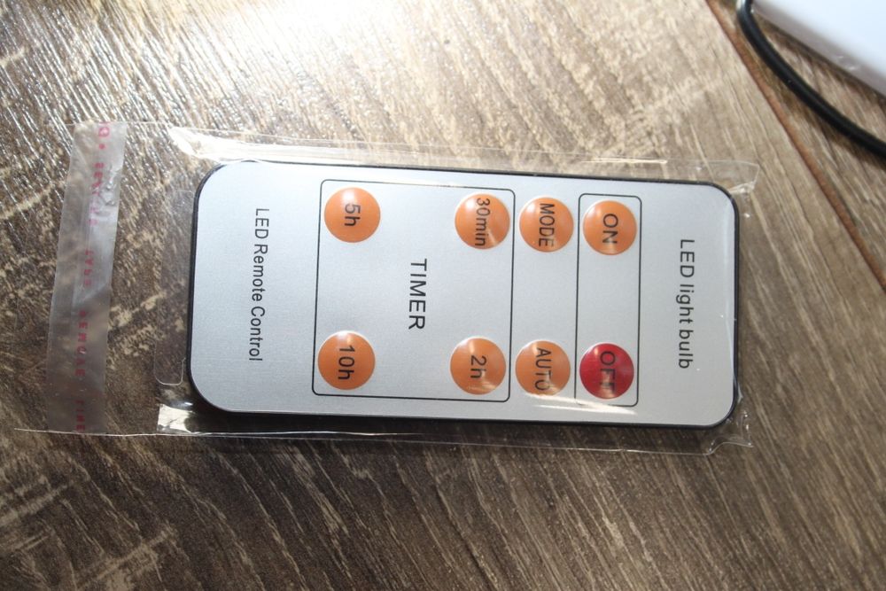 Аккумуляторная лампа солнечная батарея фонарик ліхтар фонарь пульт д/у