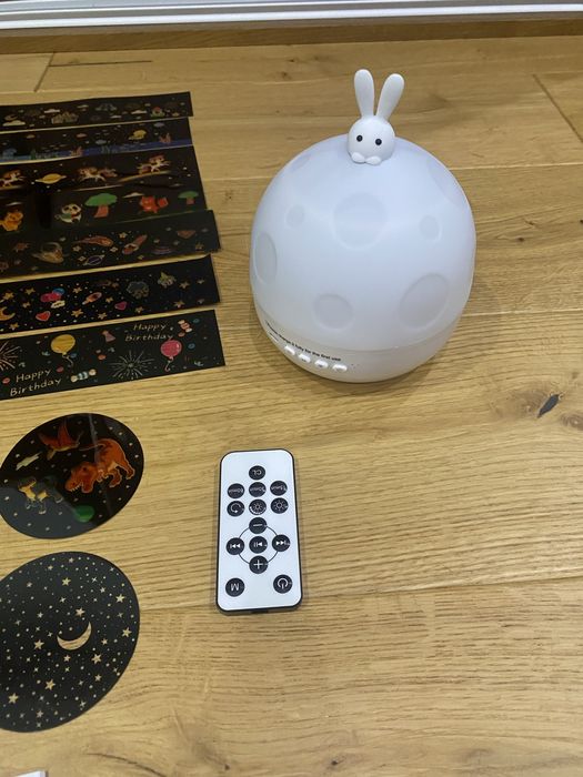 Projektor gwiazd Lampka nocna 2w1 z pilotem Stan idealny