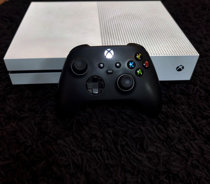 Xbox One S usado - a funcionar perfeitamente